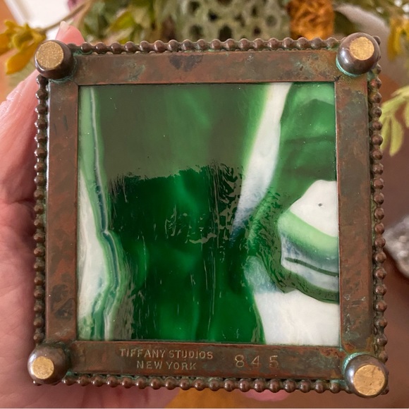 VTG Tiffany Studios ink well - bronze & swirled green stained glass marked 845 - Picture 8 of 10
